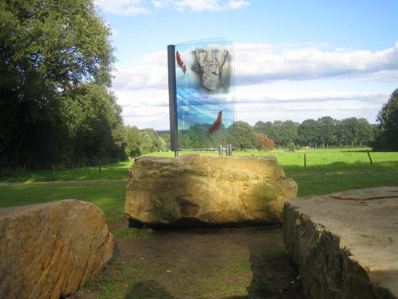 35-Monument 2.jpg - ... wat dichterbij...